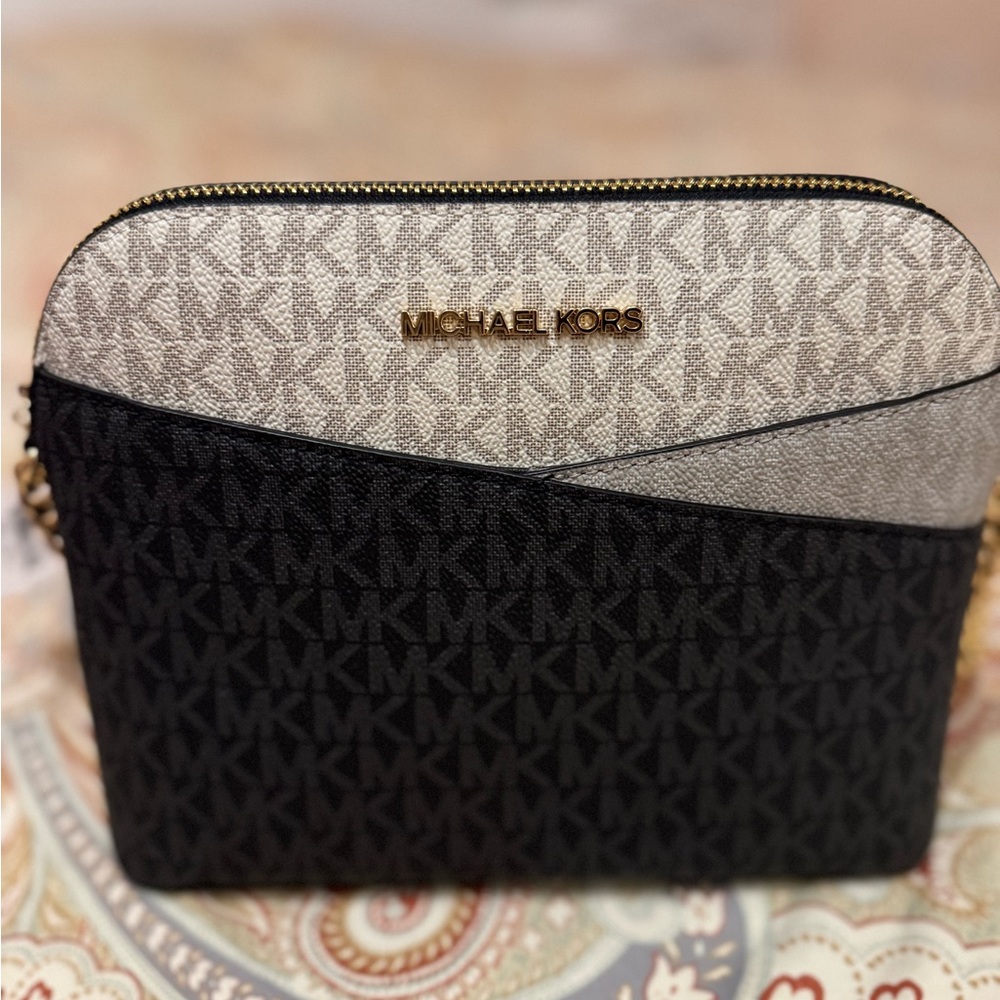 🌟NWT Michael Michael Kors Jet Set Travel Dome Crossbody Bag🌟 Black Multi gold.